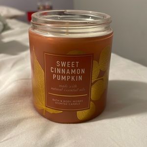 Sweet, cinnamon, pumpkin candle